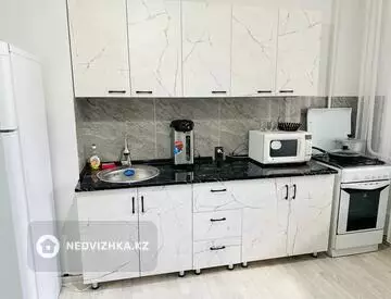 1-комнатная квартира, этаж 2 из 9, 40 м², посуточно