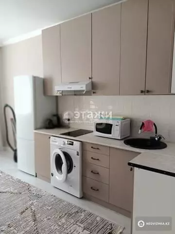 1-комнатная квартира, этаж 3 из 9, 38 м²