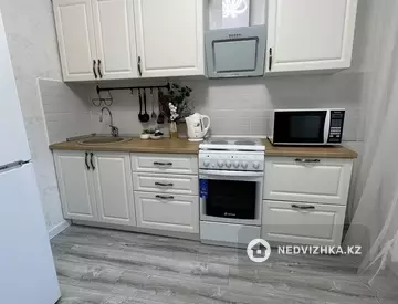 1-комнатная квартира, этаж 6 из 9, 45 м², посуточно