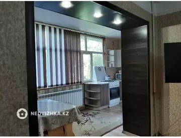 2-комнатная квартира, этаж 3 из 5, 52 м², посуточно