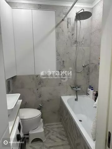 3-комнатная квартира, этаж 9 из 9, 65 м²