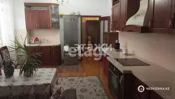 3-комнатная квартира, этаж 4 из 4, 160 м²