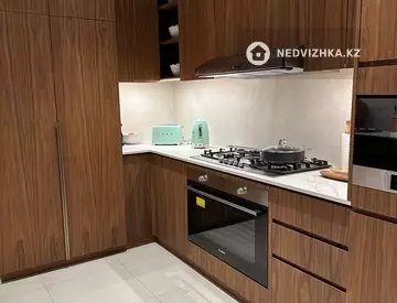 2-комнатная квартира, этаж 8 из 10, 90 м²