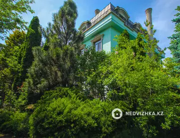 20-комнатный дом, 25 соток, 1 300 м²