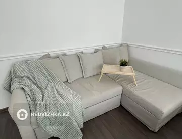 2-комнатная квартира, этаж 3 из 18, 55 м², посуточно