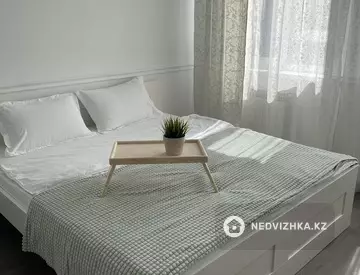 2-комнатная квартира, этаж 3 из 18, 55 м², посуточно