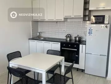 2-комнатная квартира, этаж 10 из 18, 55 м², посуточно