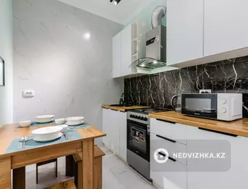 2-комнатная квартира, этаж 9 из 13, 44 м², посуточно