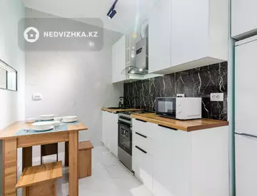 2-комнатная квартира, этаж 9 из 13, 44 м², посуточно