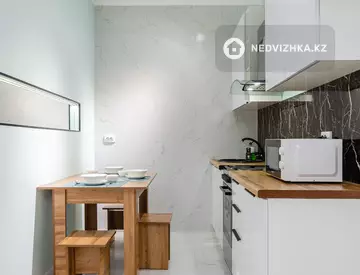 2-комнатная квартира, этаж 9 из 13, 44 м², посуточно