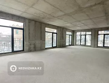 3-комнатная квартира, этаж 1 из 3, 107 м²