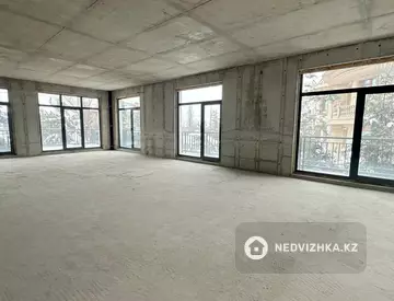 3-комнатная квартира, этаж 1 из 3, 107 м²