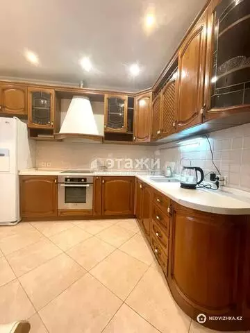 4-комнатная квартира, этаж 10 из 39, 167 м²
