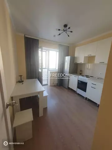 1-комнатная квартира, этаж 12 из 14, 33 м²