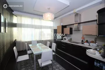 3-комнатная квартира, этаж 12 из 15, 140 м²