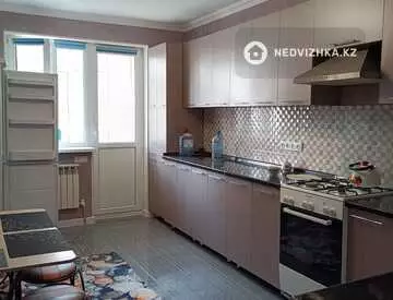 1-комнатная квартира, этаж 3 из 5, 55 м², на длительный срок