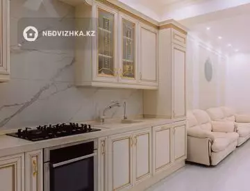 7-комнатный дом, 5 соток, 450 м²