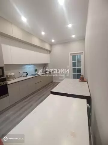 3-комнатная квартира, этаж 3 из 10, 81 м²