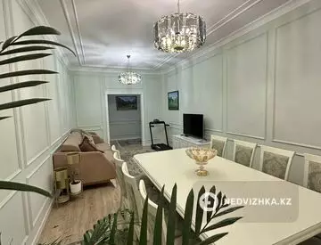 4-комнатная квартира, этаж 8 из 12, 120 м²