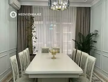 4-комнатная квартира, этаж 8 из 12, 120 м²