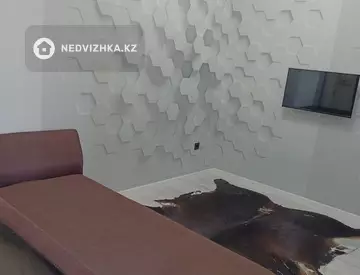 1-комнатная квартира, этаж 15 из 16, 40 м², посуточно