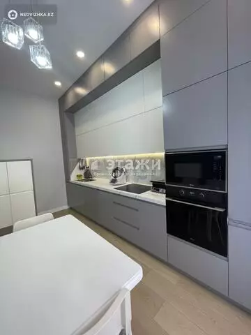 3-комнатная квартира, этаж 2 из 8, 137 м²