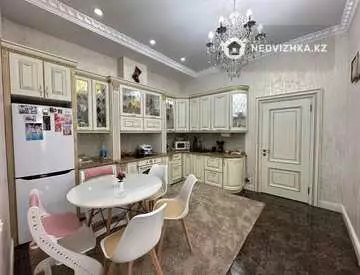 3-комнатная квартира, этаж 4 из 10, 105 м²