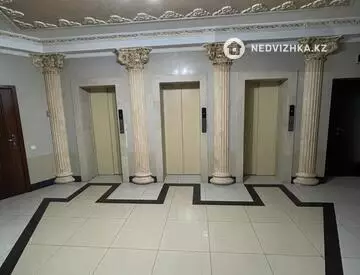 5-комнатная квартира, этаж 17 из 19, 209 м²