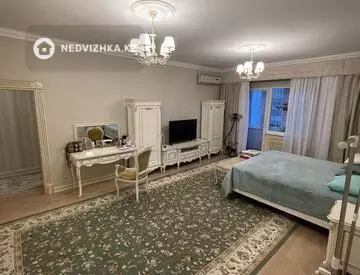 5-комнатная квартира, этаж 17 из 19, 209 м²