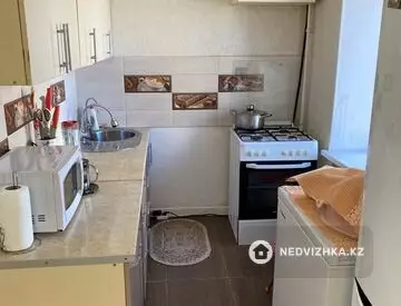 4-комнатная квартира, этаж 4 из 5, 80 м²