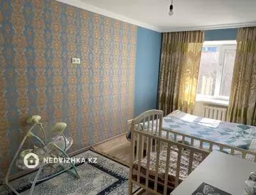 4-комнатная квартира, этаж 4 из 5, 80 м²