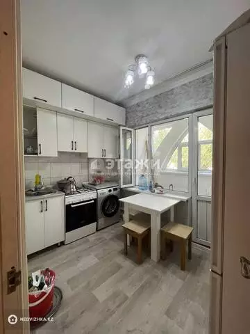 3-комнатная квартира, этаж 1 из 9, 65 м²