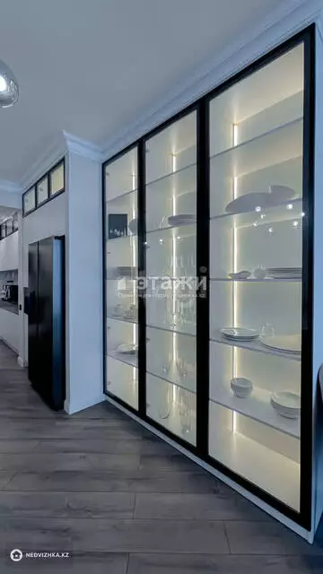 3-комнатная квартира, этаж 8 из 10, 110 м²