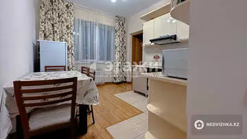 2-комнатная квартира, этаж 8 из 17, 77 м², на длительный срок