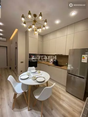 2-комнатная квартира, этаж 4 из 14, 40 м², на длительный срок