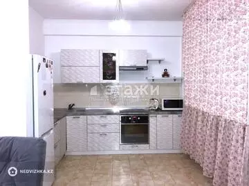 3-комнатная квартира, этаж 6 из 9, 80 м², на длительный срок