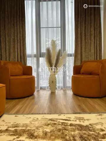 1-комнатная квартира, этаж 10 из 12, 52 м², на длительный срок