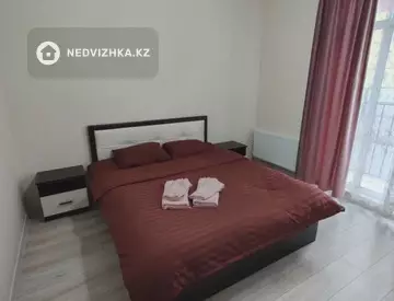 2-комнатная квартира, этаж 4 из 9, 52 м², посуточно