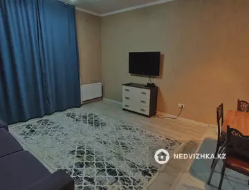 2-комнатная квартира, этаж 4 из 9, 52 м², посуточно