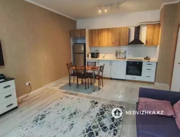 2-комнатная квартира, этаж 4 из 9, 52 м², посуточно