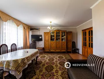 4-комнатная квартира, этаж 4 из 5, 106 м²