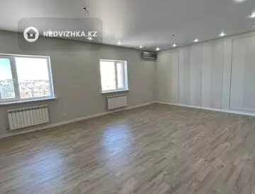 4-комнатная квартира, этаж 5 из 10, 176 м²