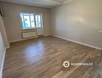 4-комнатная квартира, этаж 5 из 10, 176 м²