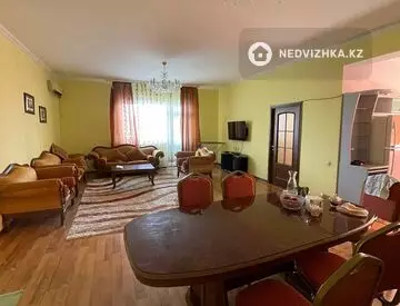 3-комнатная квартира, этаж 2 из 13, 131 м²