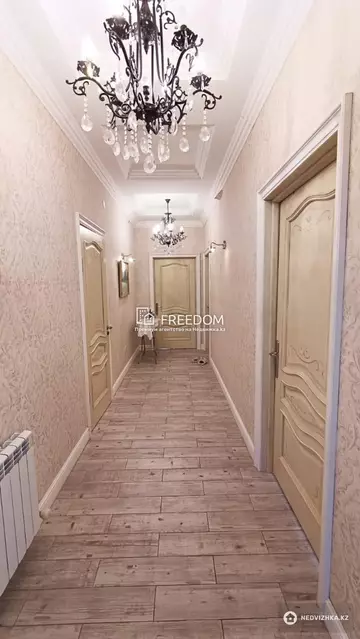 6-комнатная квартира, этаж 18 из 37, 248 м²