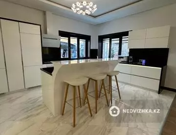 6-комнатный дом, 8 соток, 280 м², на длительный срок