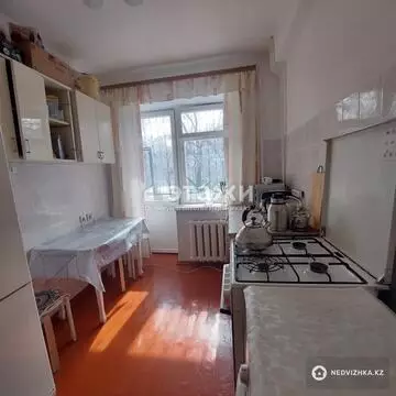 3-комнатная квартира, этаж 3 из 4, 60 м²