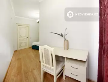 3-комнатная квартира, этаж 7 из 10, 80 м², посуточно