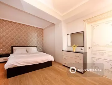 3-комнатная квартира, этаж 7 из 10, 80 м², посуточно