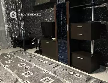 2-комнатная квартира, этаж 4 из 5, 48 м², посуточно